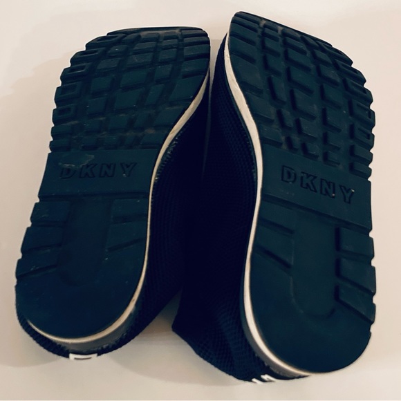 DKNY Women 8.5 Jerri Slip-on Fabric Sneakers Navy Blue Stylish Comfort Sporty - Picture 7 of 8